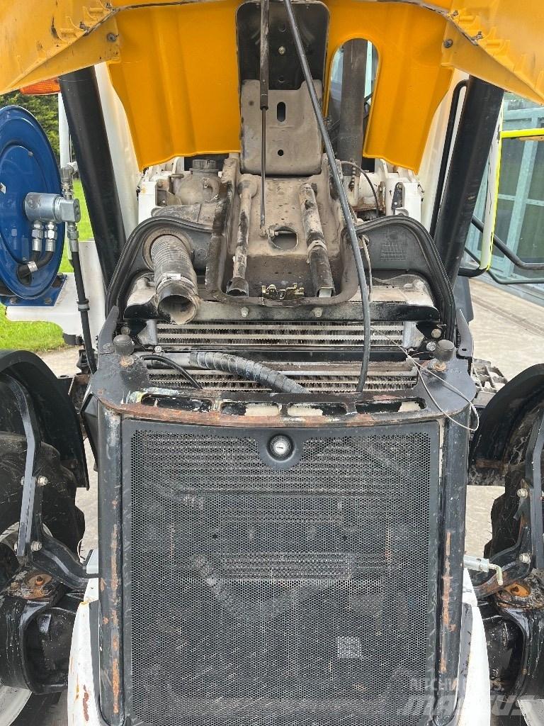 JCB 3CX Ekskavatori-iekrāvēji
