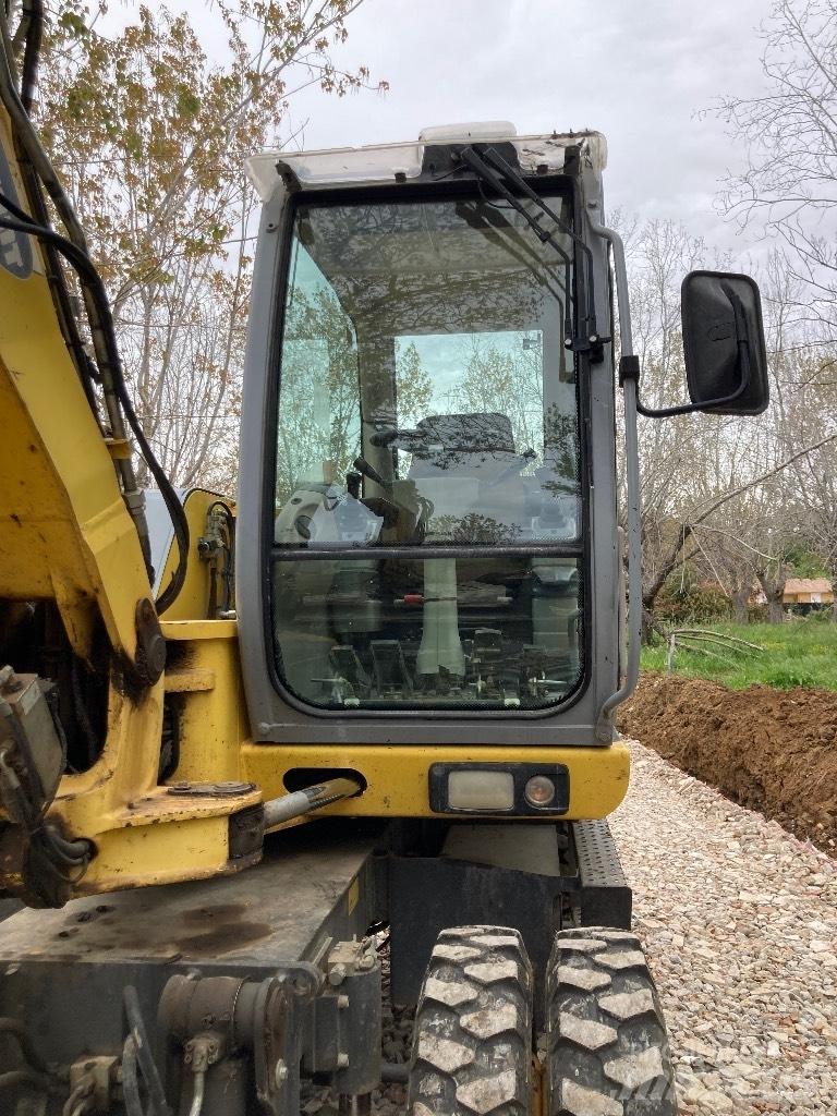 New Holland MH 2.6 Ekskavatori uz riteņiem