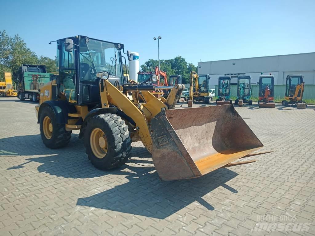 CAT 908 M Iekrāvēji uz riteņiem