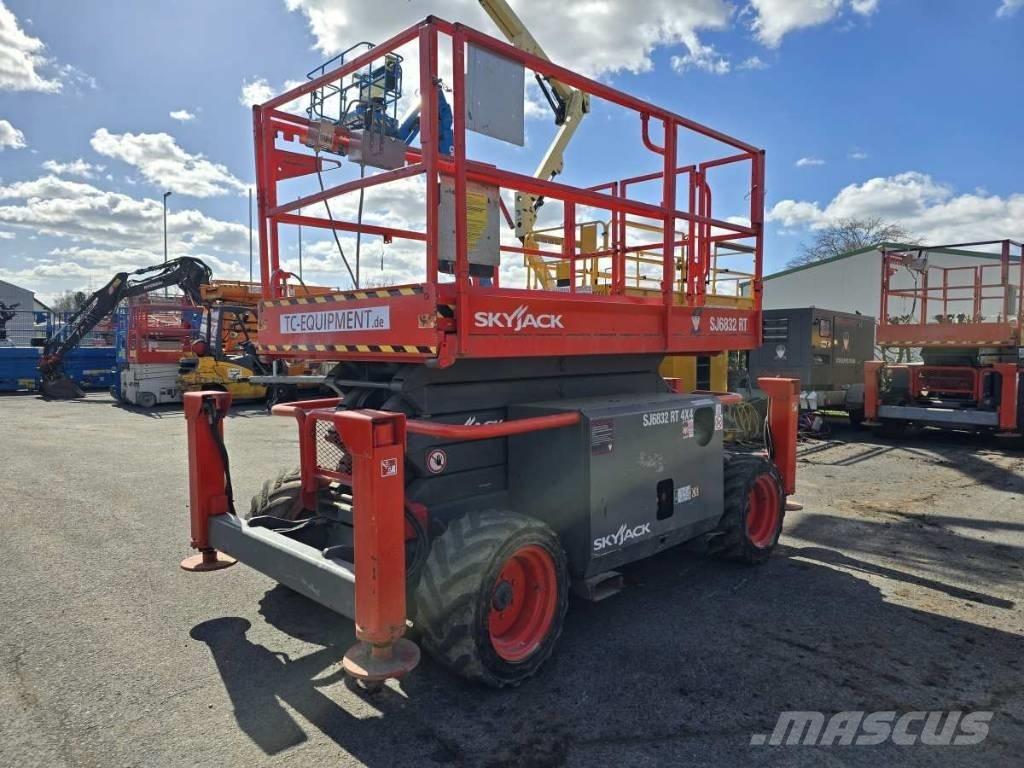 SkyJack SJ 6832 RT Šķerveida pacēlāji