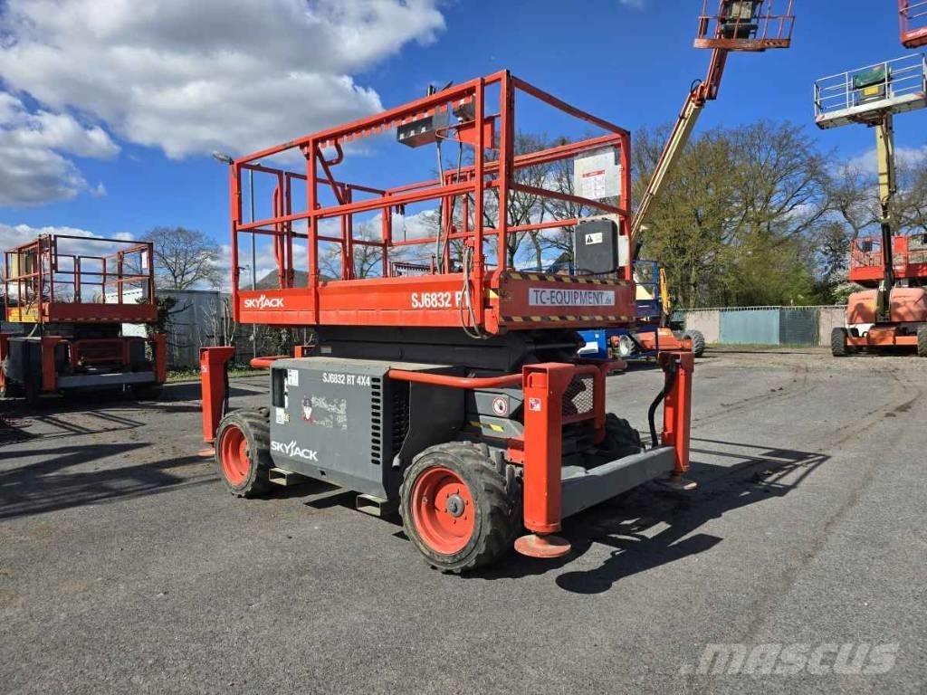 SkyJack SJ 6832 RT Šķerveida pacēlāji