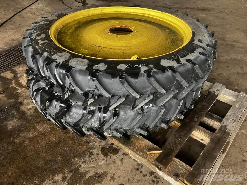 BKT 270/95R48 Riepas, riteņi un diski
