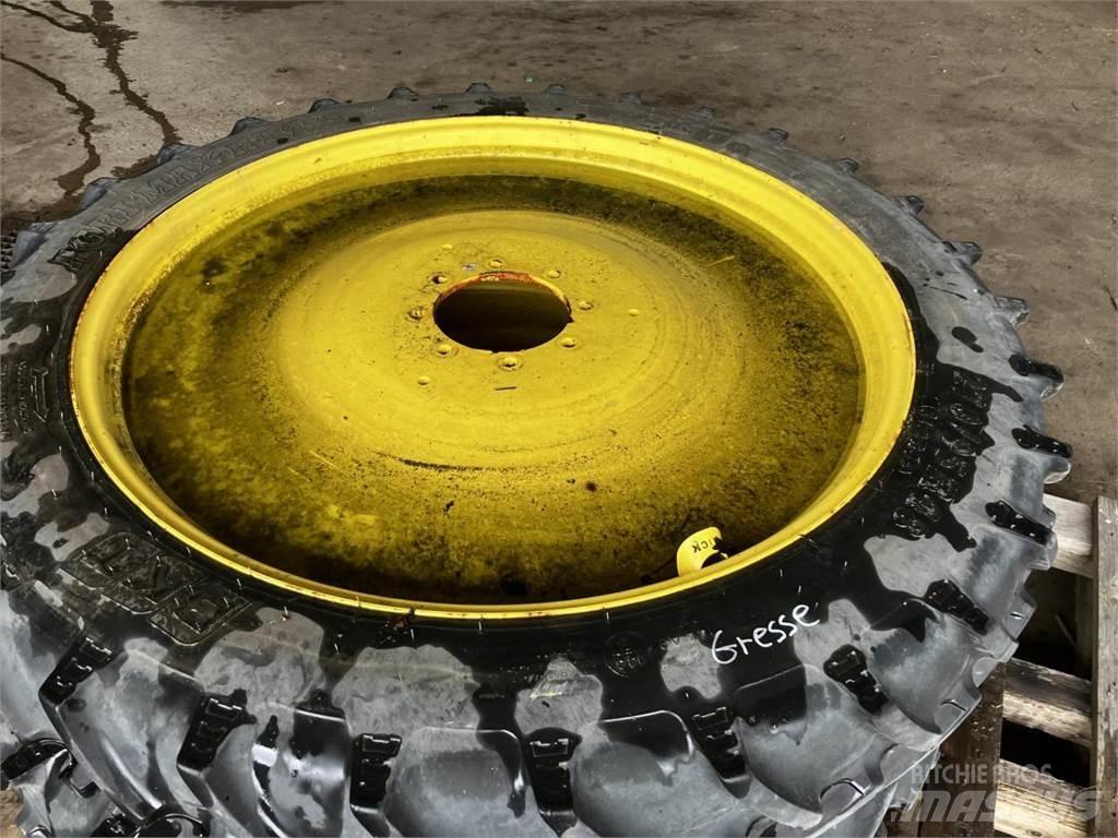 BKT 270/95R48 Riepas, riteņi un diski