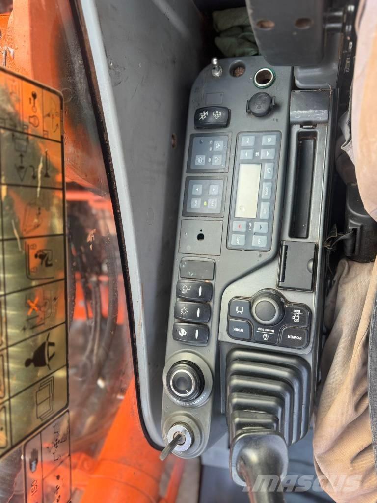 Doosan DX 225 LC Kāpurķēžu ekskavatori