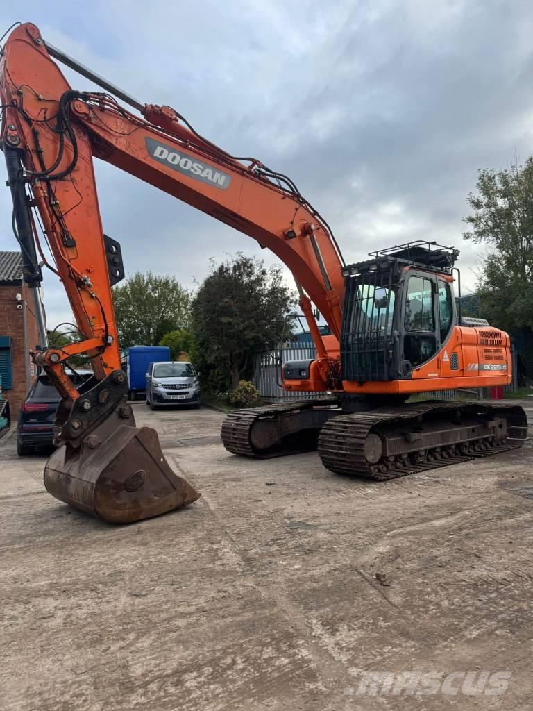 Doosan DX 225 LC Kāpurķēžu ekskavatori