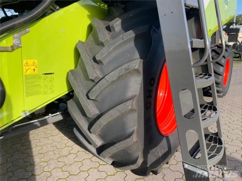 CLAAS Trion 730 Ražas novākšanas kombaini