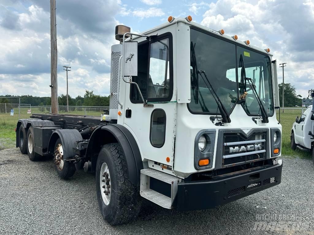 Mack MRU613 Atkritumu izvešanas transports