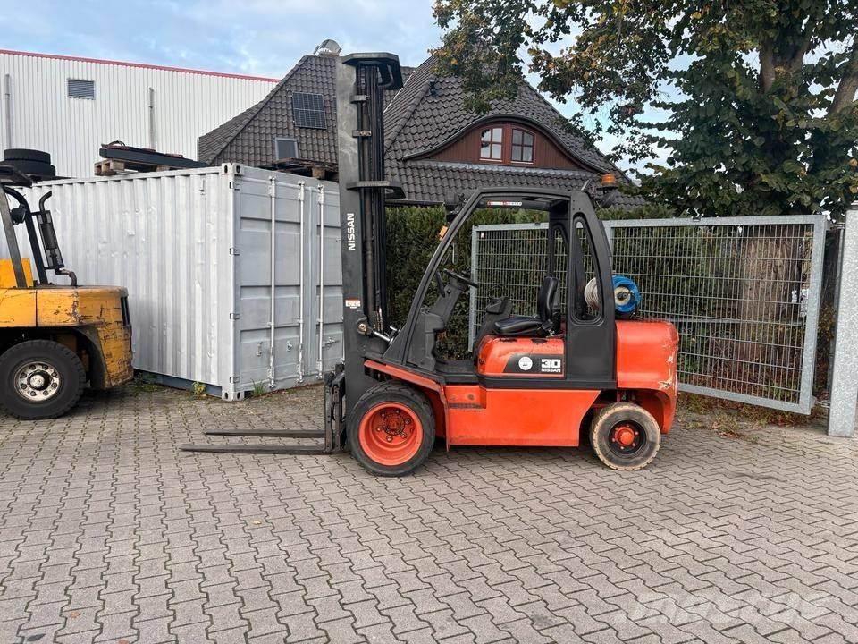 Nissan UGD02 A 30 PQ LPG tehnika