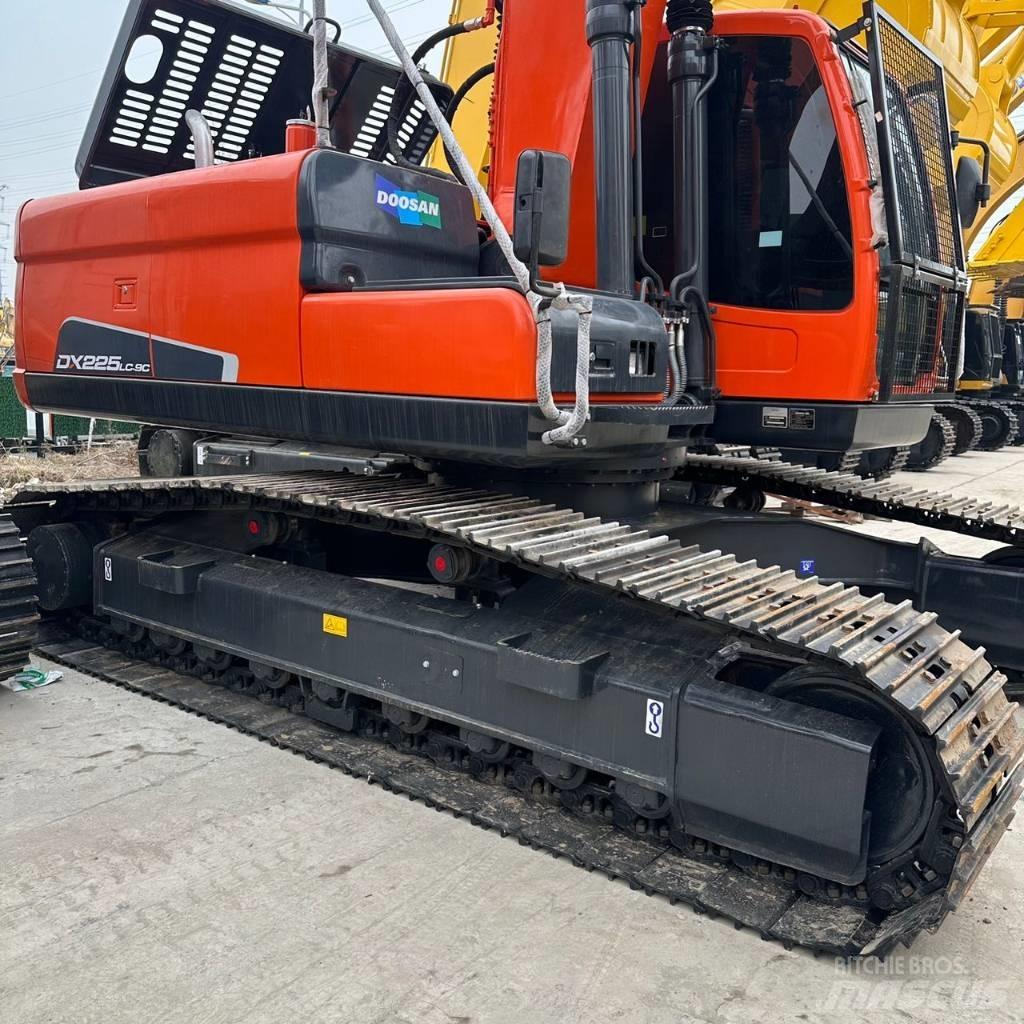 Doosan DX225LC-9 Kāpurķēžu ekskavatori