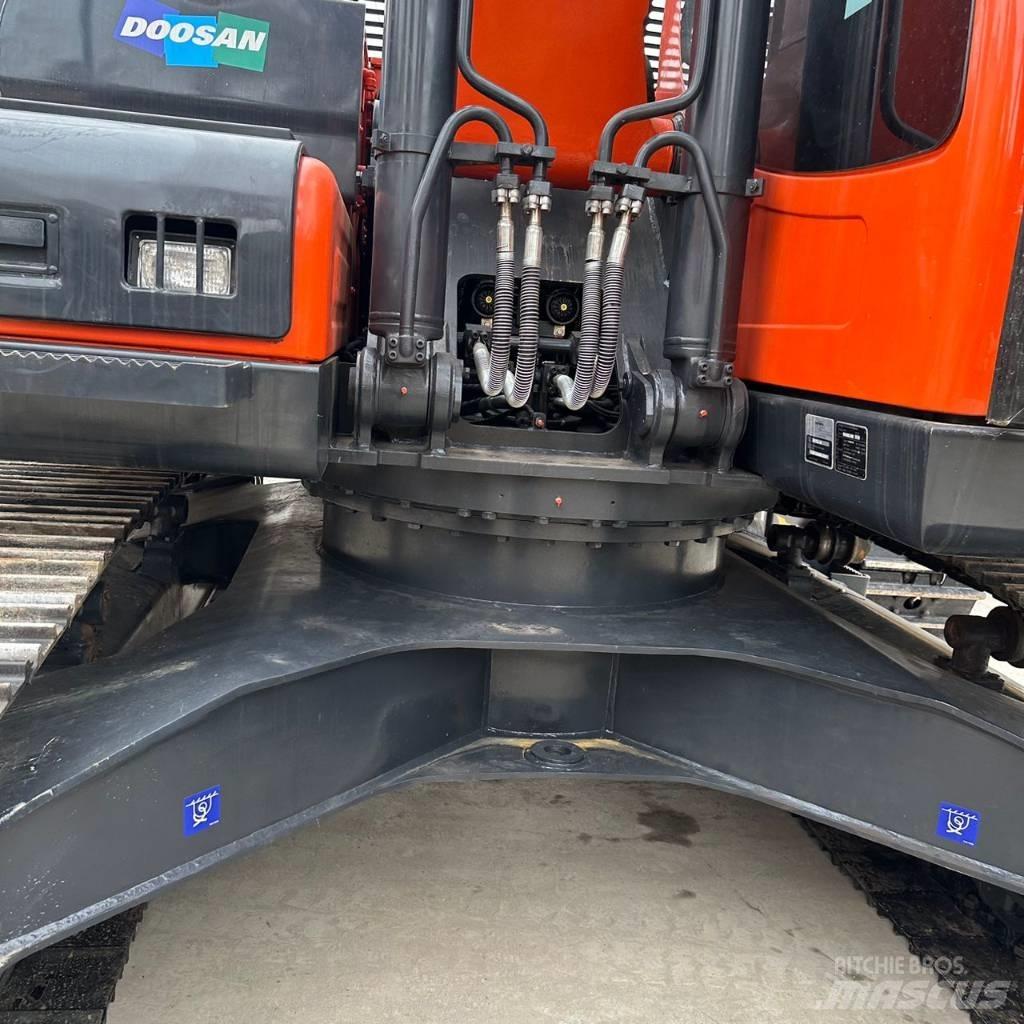 Doosan DX225LC-9 Kāpurķēžu ekskavatori