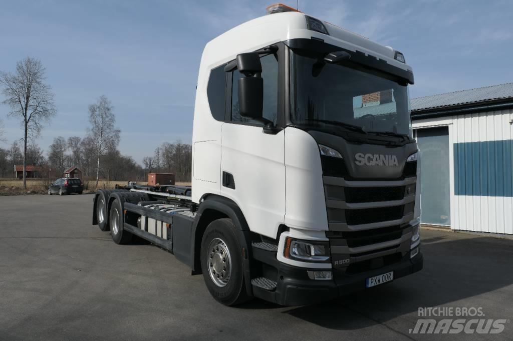 Scania R500 B6x2nb Treileri ar āķi