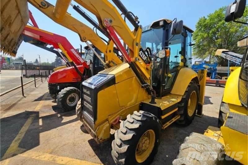 CAT 426F2 TLB Ekskavatori-iekrāvēji