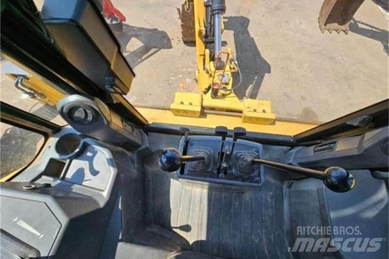 CAT 426F2 TLB Ekskavatori-iekrāvēji