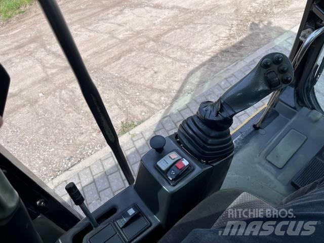 CAT M 315 D Ekskavatori uz riteņiem