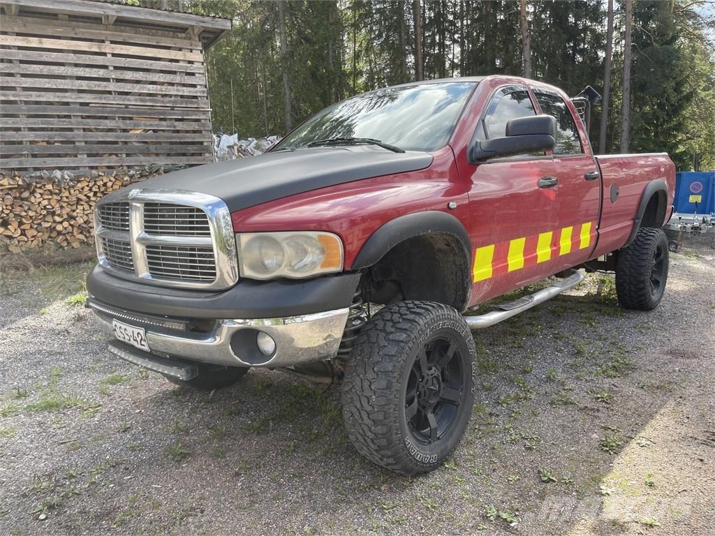 Dodge Ram 2500 Vieglais kravas automobilis/izkraušana no sāniem