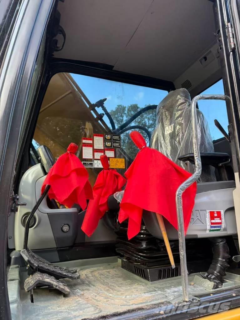 CAT 320D2 Vidēja lieluma ekskavatori 7 t - 12 t