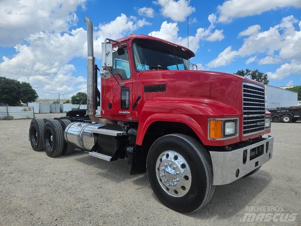 Mack CHU 613 Vilcēji