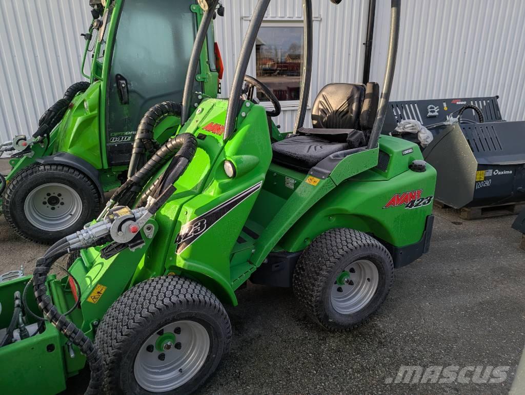 Avant 423 Lietoti riteņu kompaktiekrāvēji