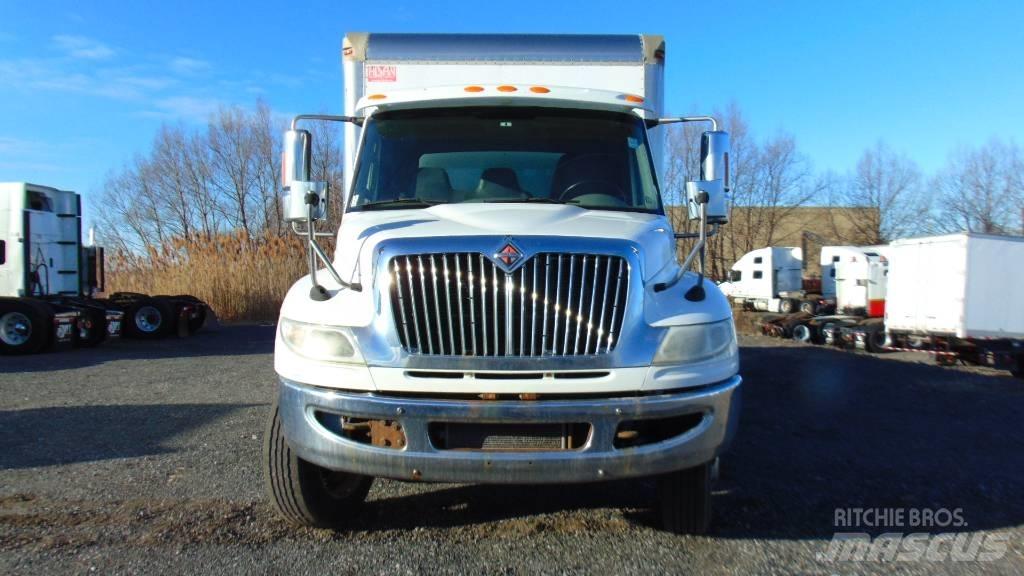 International 4300 Furgons