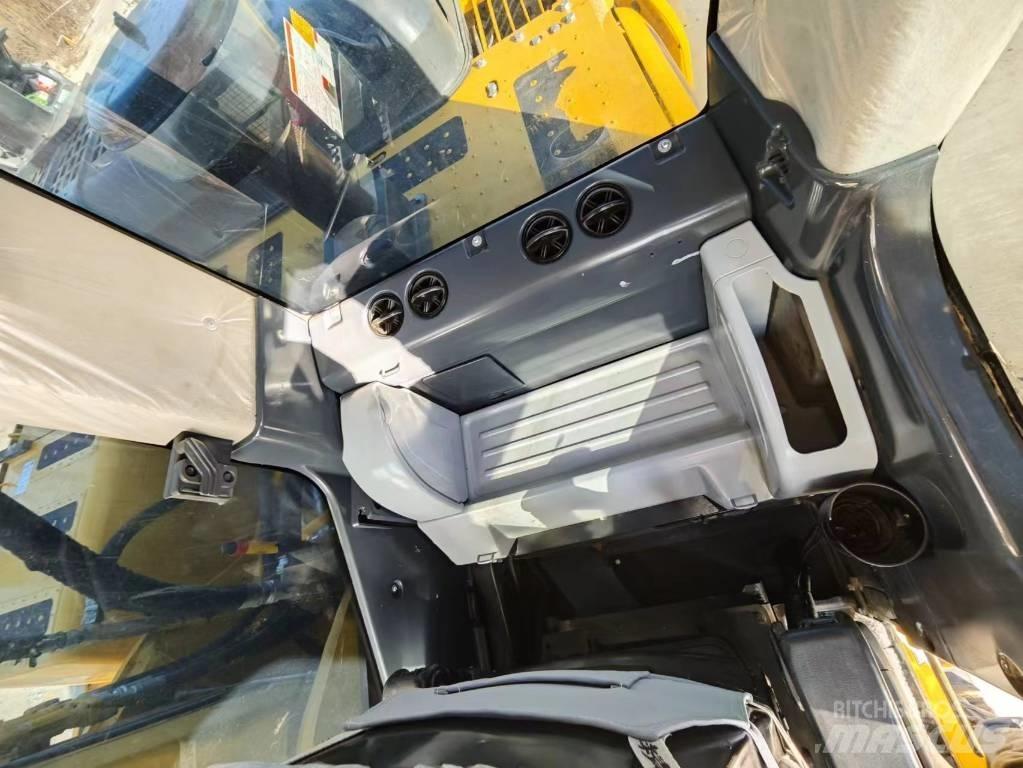 Komatsu PC 240-8 Kāpurķēžu ekskavatori