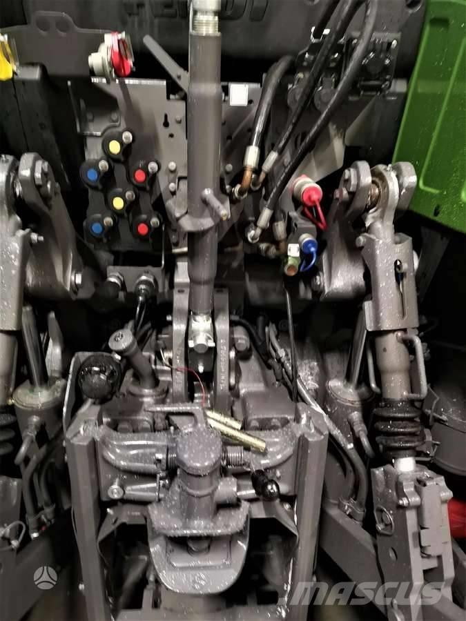 Fendt 718 Vario Traktori