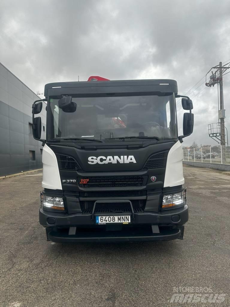 Scania P 370 Smagās mašīnas ar celtni