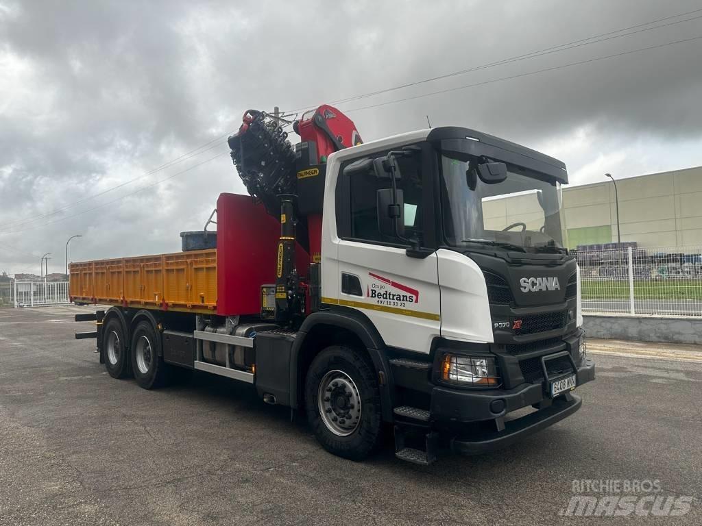 Scania P 370 Smagās mašīnas ar celtni
