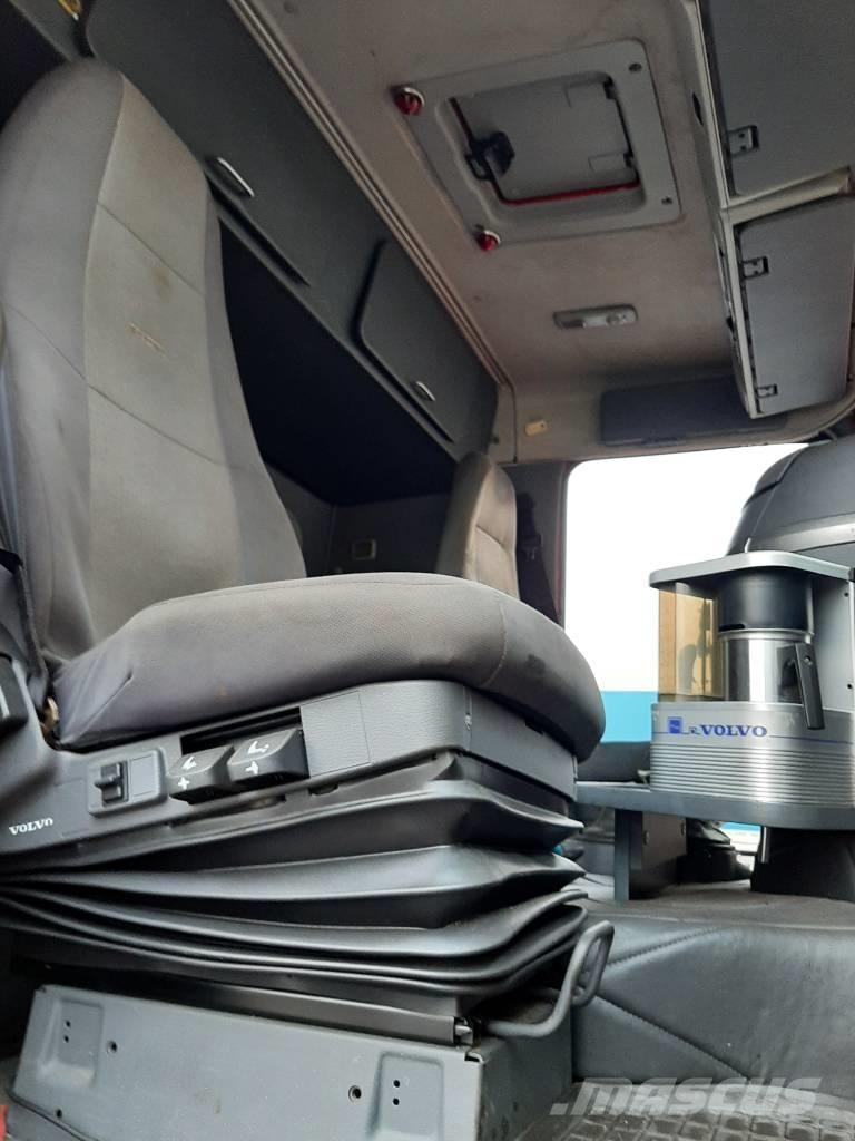 Volvo FH 12 Treileri ar āķi