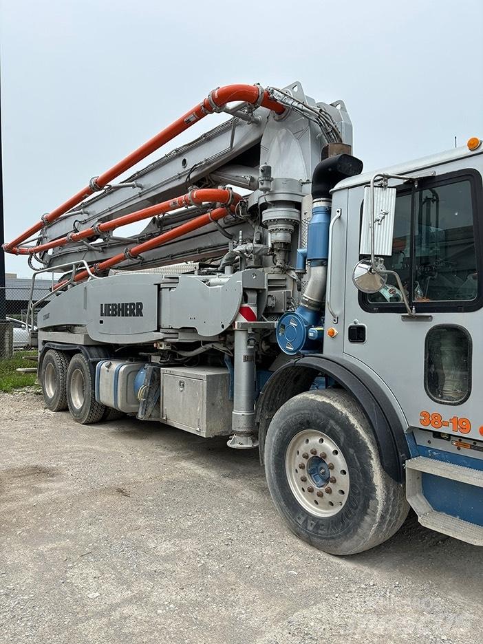Liebherr 37Z4XXT Kravas mašīna- betona sūknis