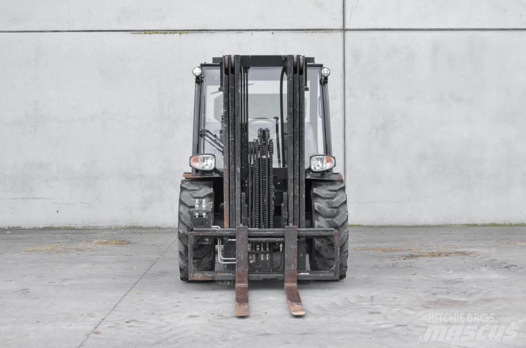 Manitou MC 25-4 D Tehnika ar dīzeļa dzinēju