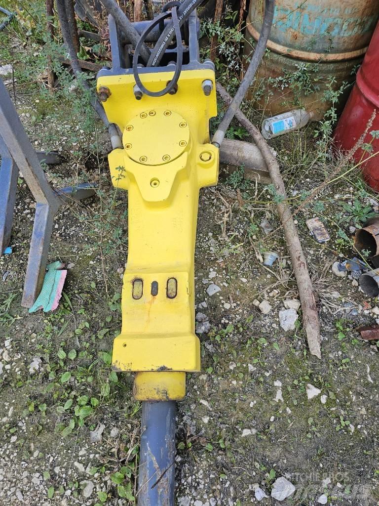 Atlas Copco SB 302 Āmuri/Drupinātāji