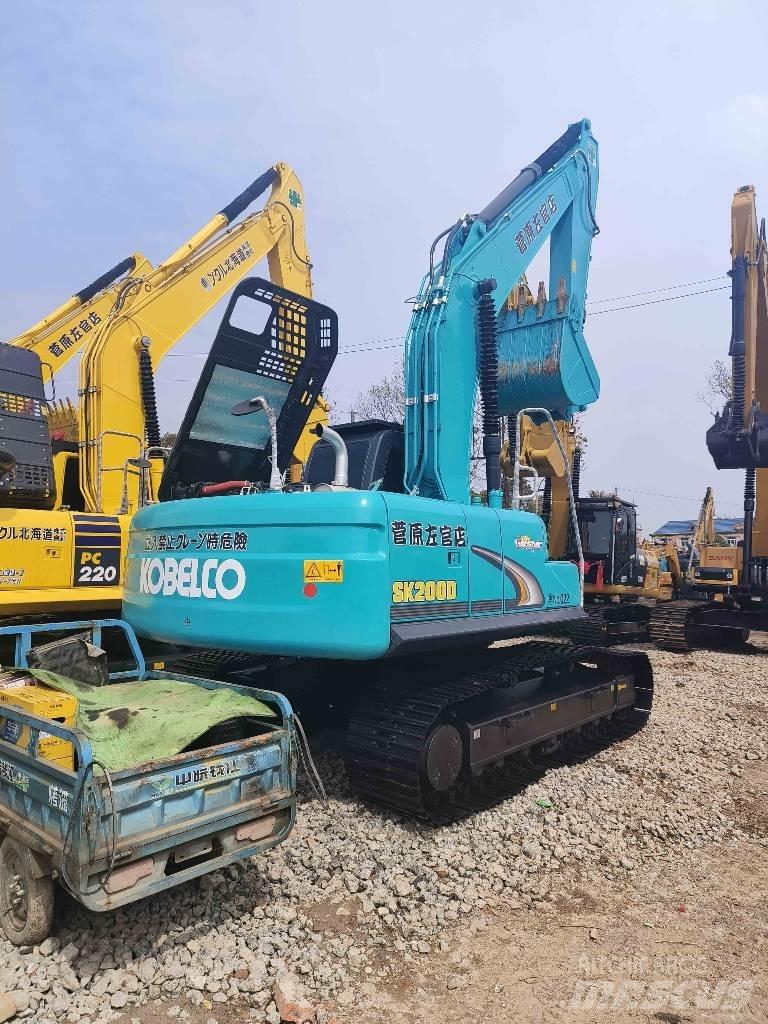 Kobelco SK 200 Kāpurķēžu ekskavatori