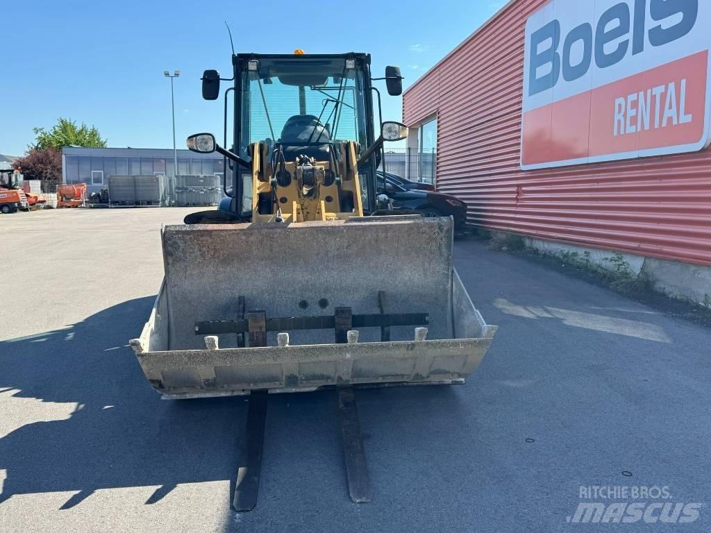 CAT 906 M Iekrāvēji uz riteņiem