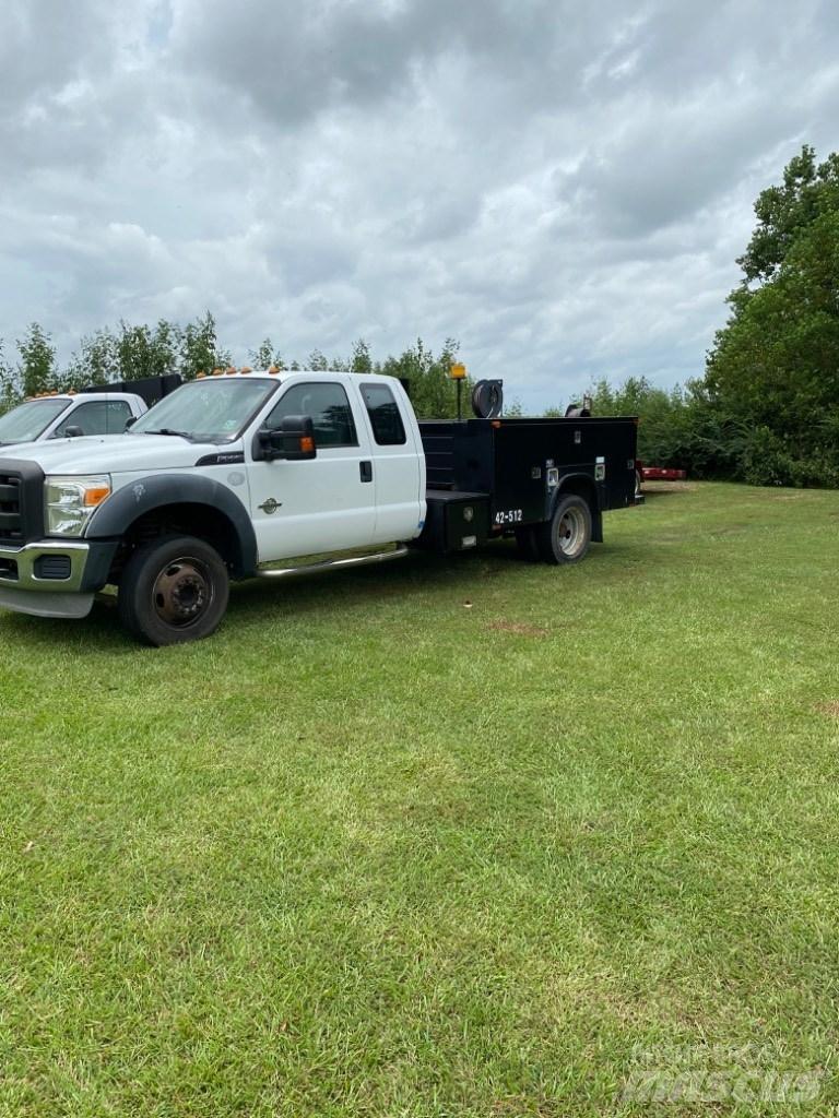 Ford F 550 Vieglais kravas automobilis/izkraušana no sāniem