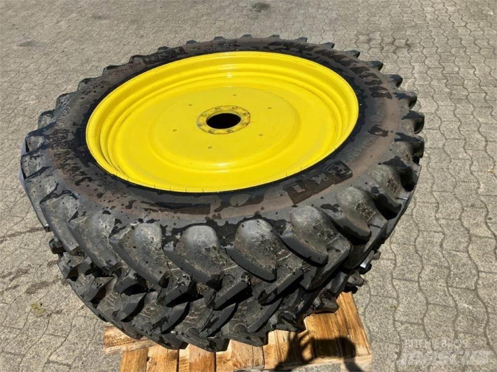 BKT 320/90R42 Riepas, riteņi un diski