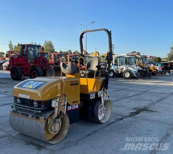 CAT CB 224 E Divvalču grunts veltņi