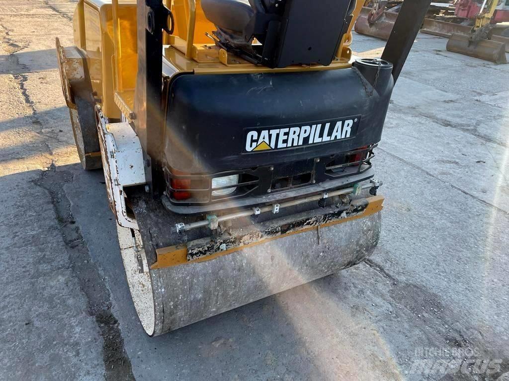 CAT CB 224 E Divvalču grunts veltņi