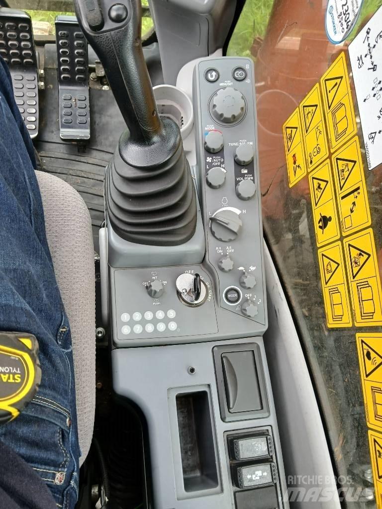 Hitachi ZX 135 US-6 Kāpurķēžu ekskavatori