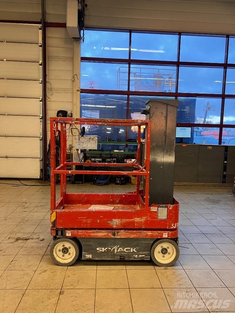 SkyJack SJ 16 Vertikālie pacēlāji