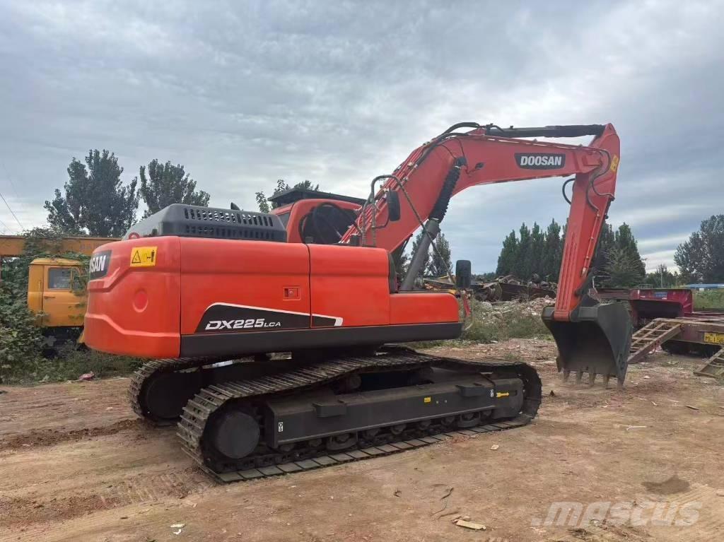 Doosan DX 225 Kāpurķēžu ekskavatori