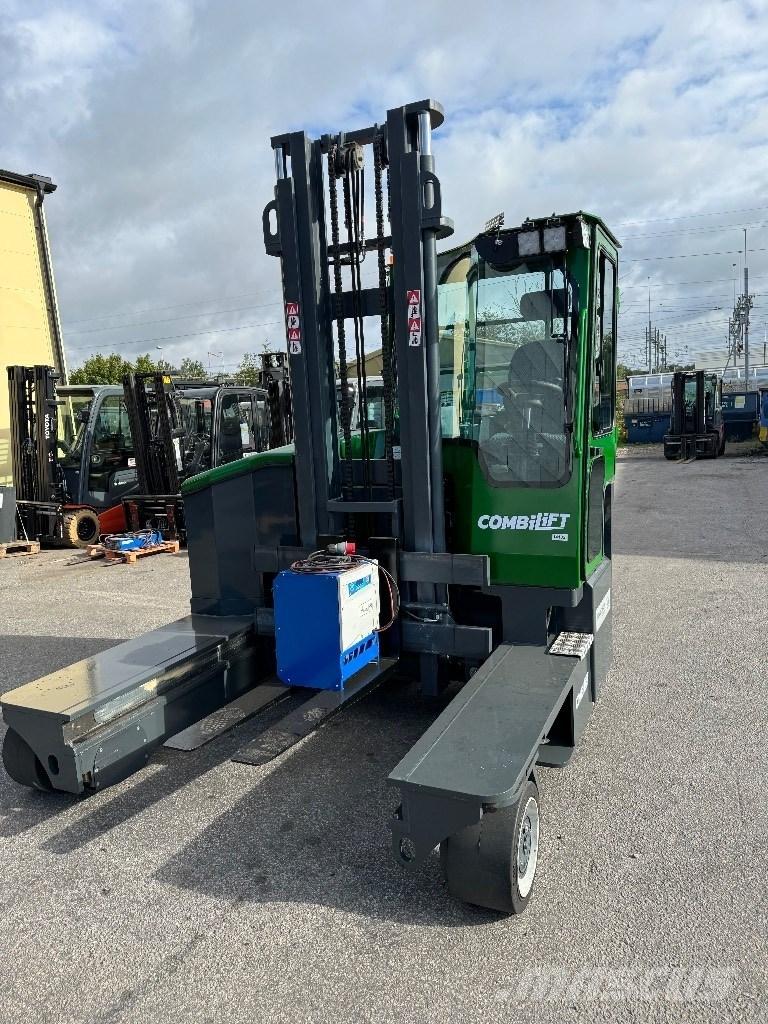 Combilift C4000ET Četru virzienu krāvēji