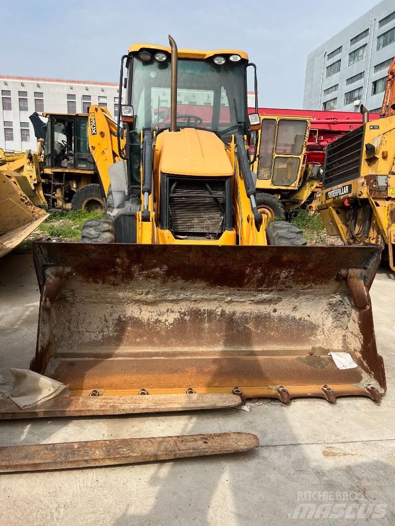 JCB 3CX Ekskavatori-iekrāvēji