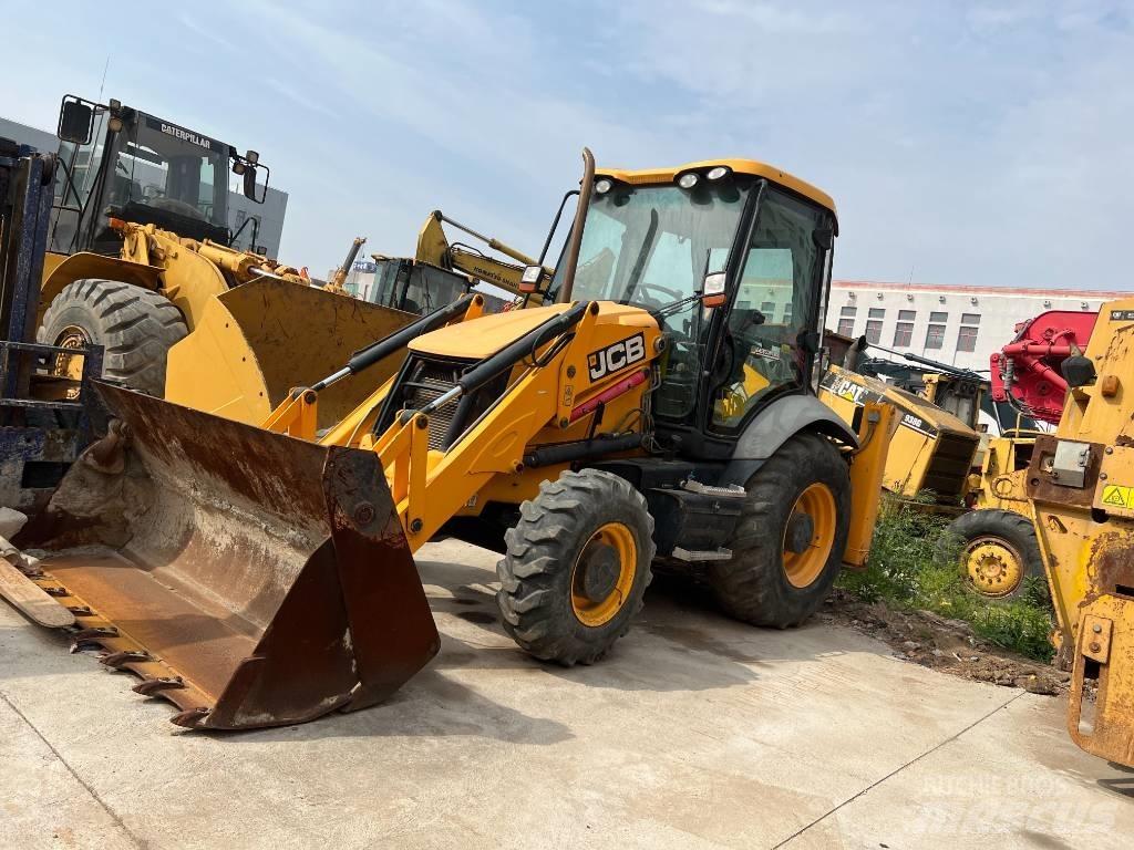 JCB 3CX Ekskavatori-iekrāvēji