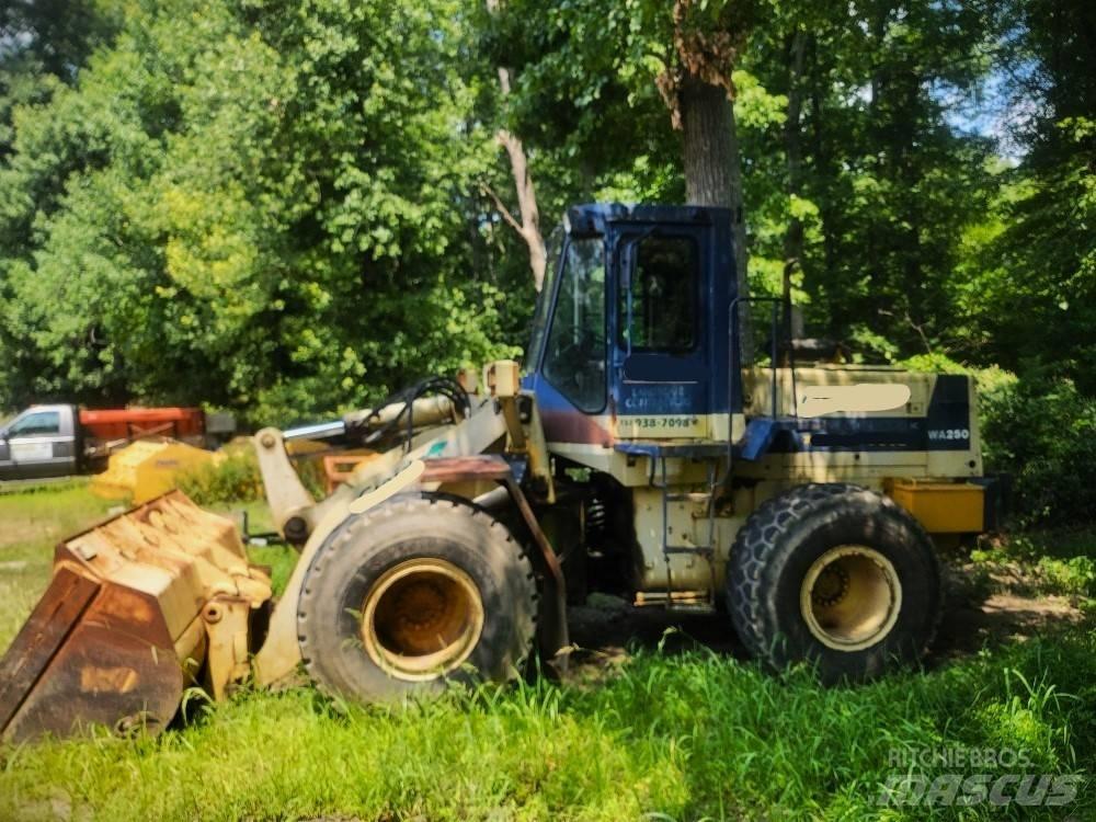 Komatsu WA 250 Iekrāvēji uz riteņiem