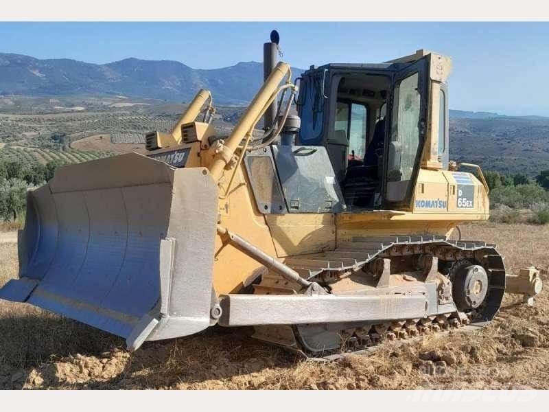 Komatsu D65EX-15 Kāpurķēžu buldozeri