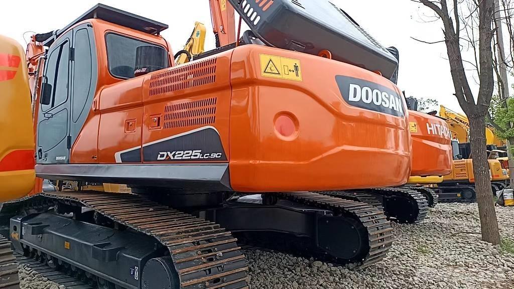 Doosan DX 225 LC Kāpurķēžu ekskavatori