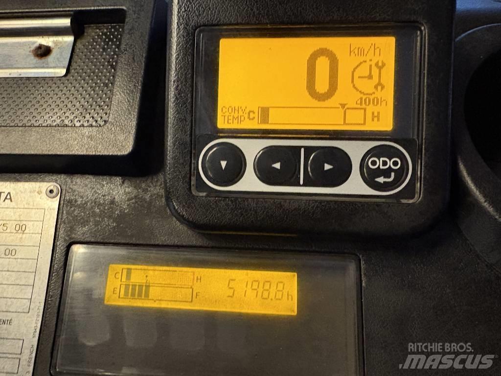 Toyota 02-8 FDF 25 Tehnika ar dīzeļa dzinēju