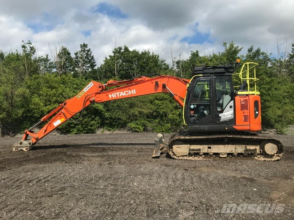 Hitachi ZX 135 US-6 Kāpurķēžu ekskavatori