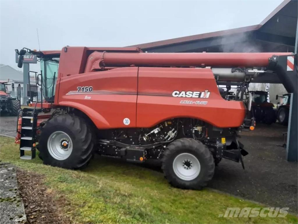 Case IH 7150 AF Ražas novākšanas kombaini