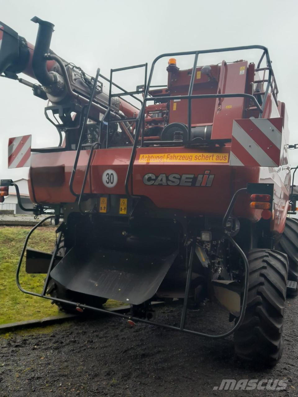 Case IH 7150 AF Ražas novākšanas kombaini